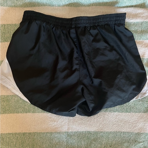 Womens Nike Shorts - Picture 2 of 4